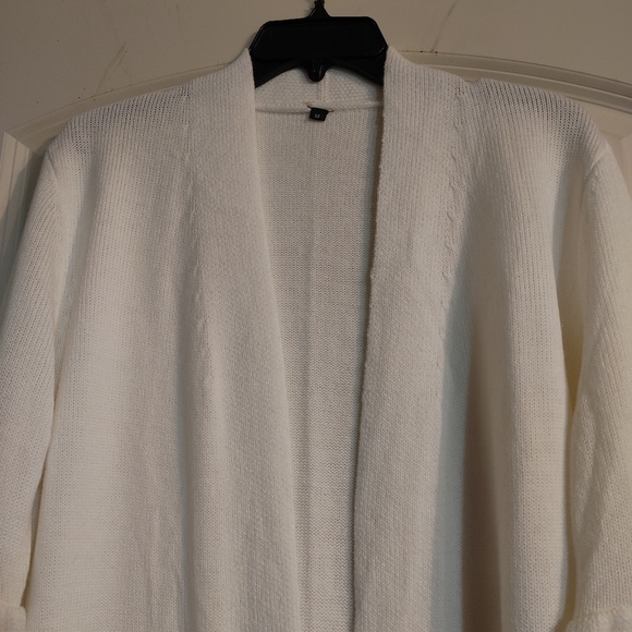 NWOT Sweater Winter White Size M - Picture 11 of 13